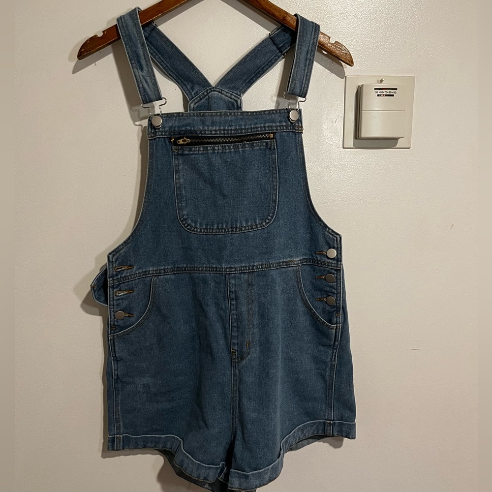 Jumpsuit size L but fit to XL